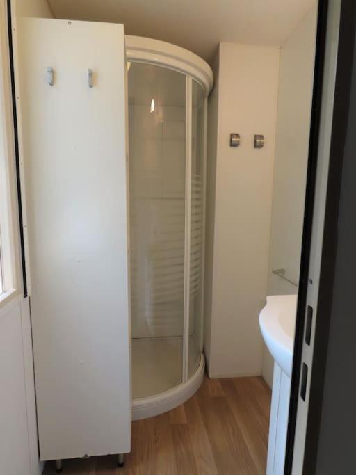 רוקברון-סור-ארז'נס Mobile Home 6-Pers Camping Lei Suves-Cotes D'Azur-Including Airco מראה חיצוני תמונה