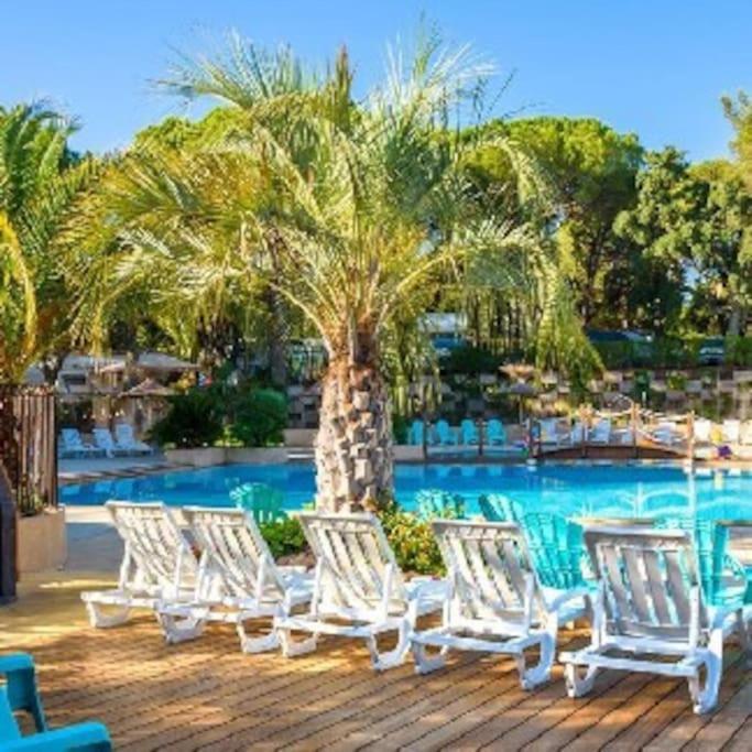 רוקברון-סור-ארז'נס Mobile Home 6-Pers Camping Lei Suves-Cotes D'Azur-Including Airco מראה חיצוני תמונה