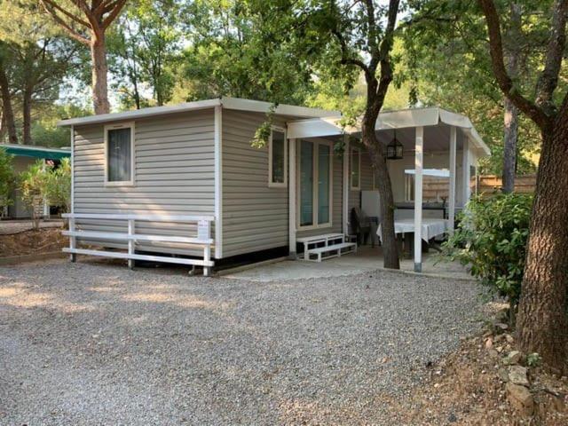 רוקברון-סור-ארז'נס Mobile Home 6-Pers Camping Lei Suves-Cotes D'Azur-Including Airco מראה חיצוני תמונה